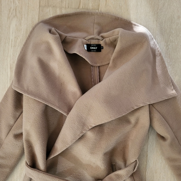 ONLY beige wrap wool coat with belt. Vegan, cruelty free 🤍 - Picture 5 of 15